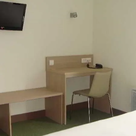 ホテル The Originals Access, Gare ショレ