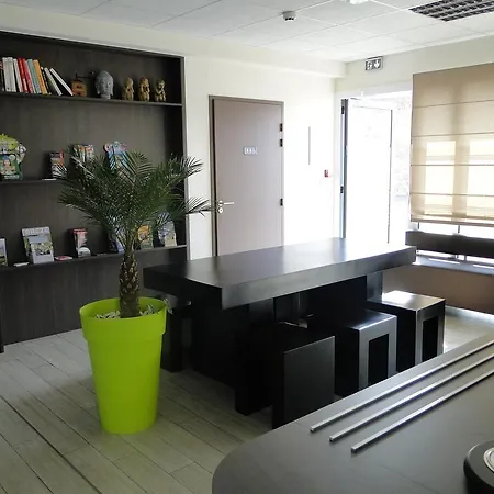 ホテル The Originals Access, Gare ショレ