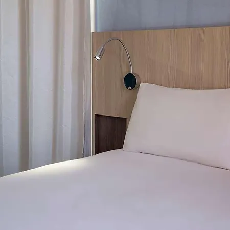 The Originals Access, Gare 2*