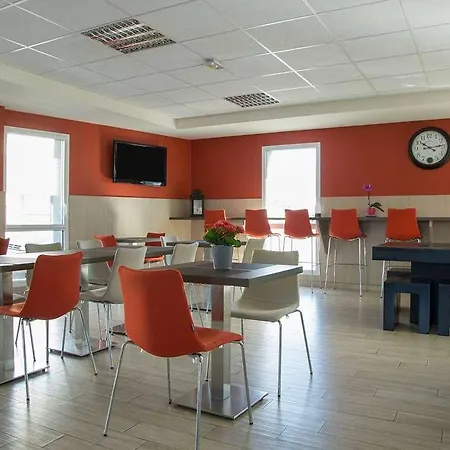 The Originals Access, Gare Ξενοδοχείο