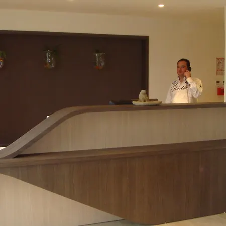 ホテル The Originals Access, Gare