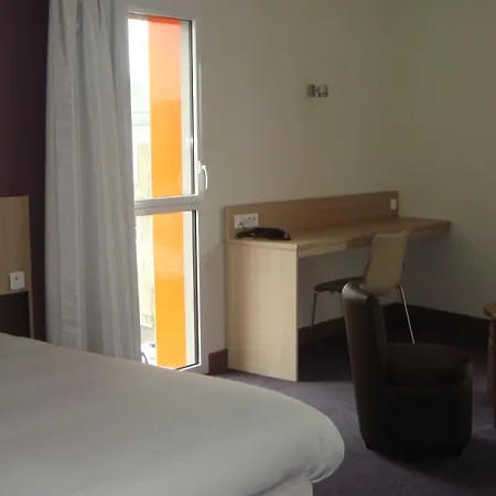 Hotel The Originals Access, Gare Cholet