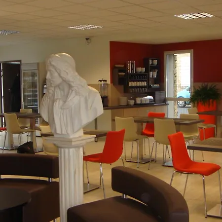 The Originals Access, Gare Cholet