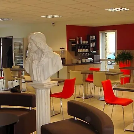 Hotel The Originals Access, Gare Cholet