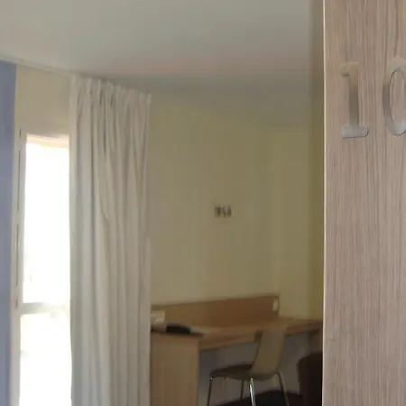 The Originals Access, Gare 2*