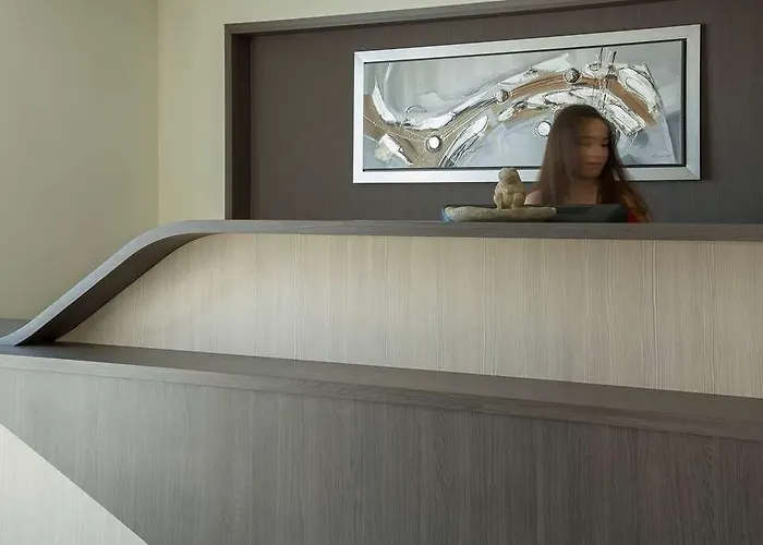 Hotel The Originals Access, Gare Cholet