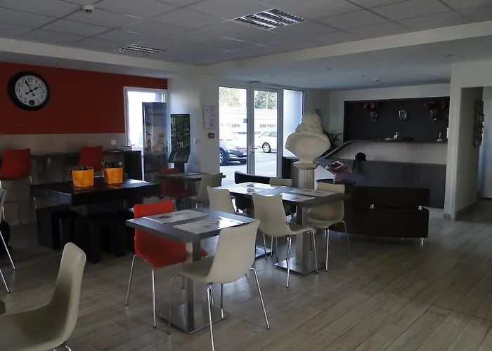 The Originals Access, Gare