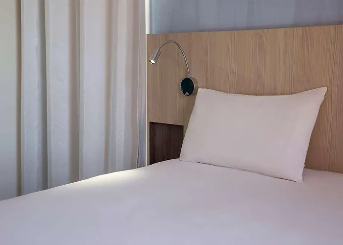 The Originals Access, Gare 2*