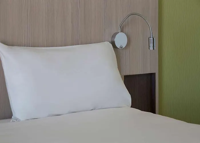 The Originals Access, Gare