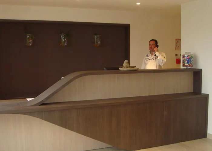 Hotel The Originals Access, Gare