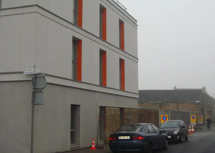 The Originals Access, Gare